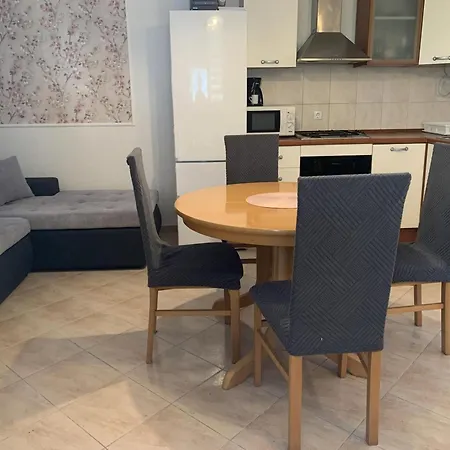 J&m 2 - One Bedroom With Terrace Рогозница
