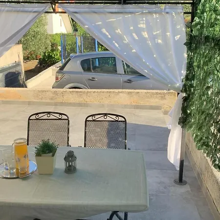 J&m 2 - One Bedroom With Terrace Апартаменты *