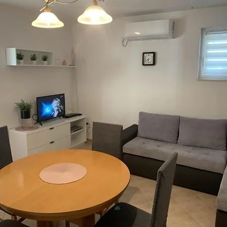 Апартаменты J&m 2 - One Bedroom With Terrace Рогозница