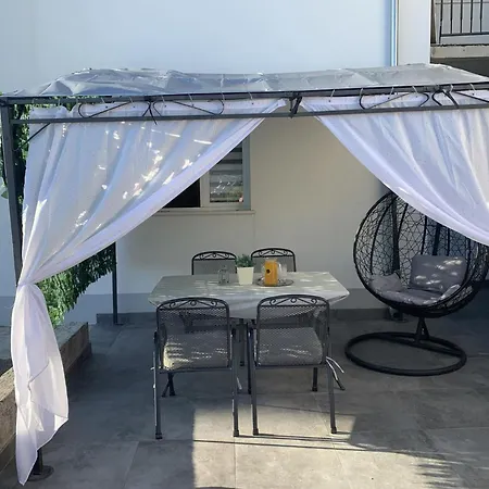 J&m 2 - One Bedroom With Terrace Апартаменты Рогозница