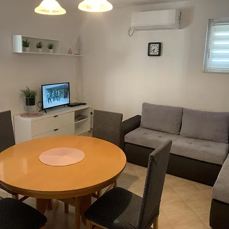 J&m 2 - One Bedroom With Terrace Apartment *
